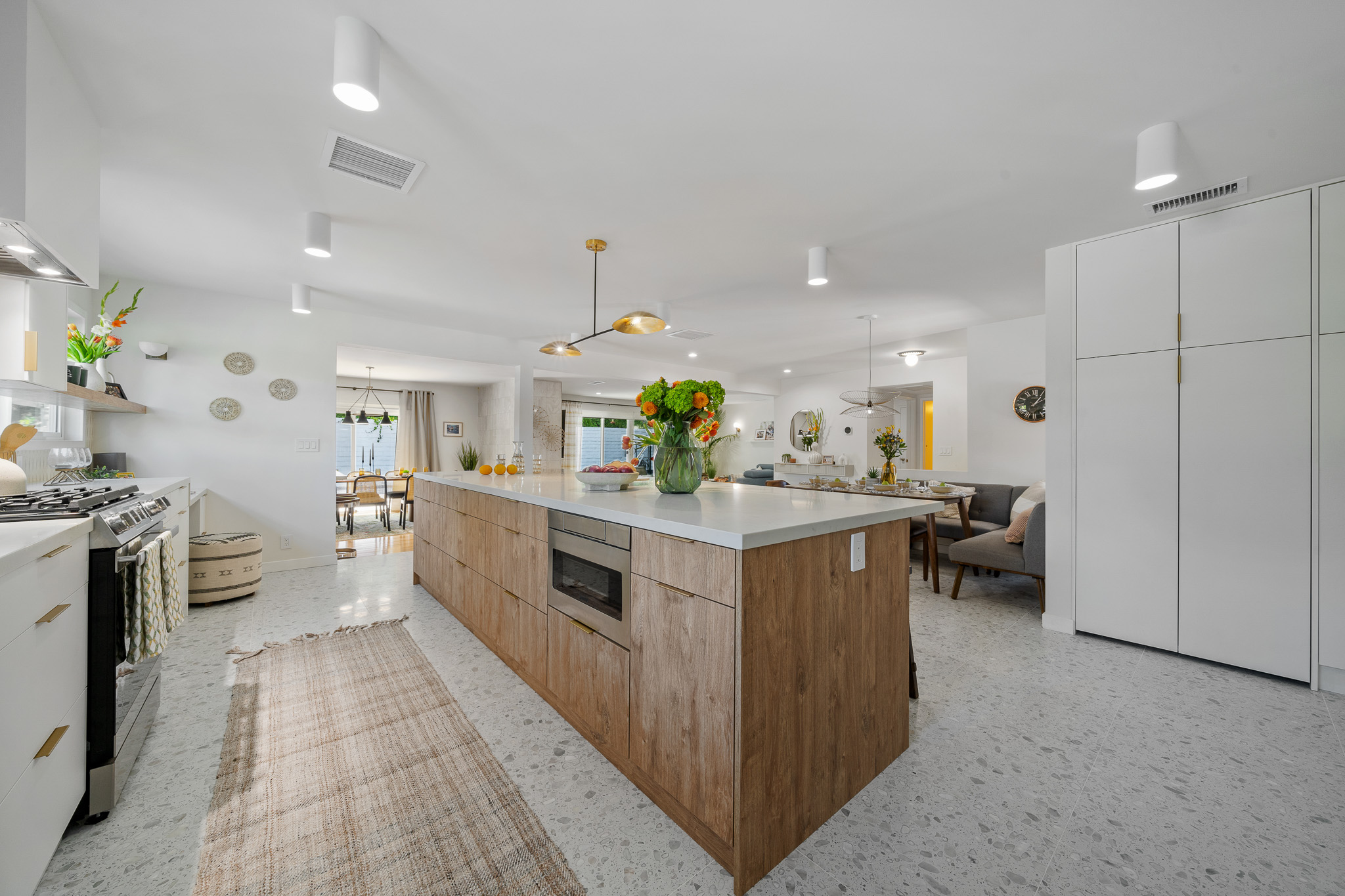 Contemporary Open Plan Kitchen Kitchen Remodel in Los Angeles, CA by Green Works Construction & Design Inc project photo 7